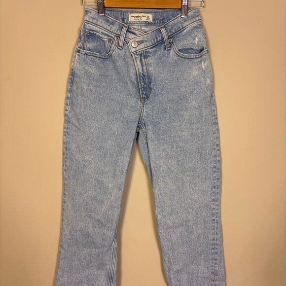 Abercrombie & Fitch The 90's Straight Ultra High Rise Jeans 00 Short - Picture 3 of 5